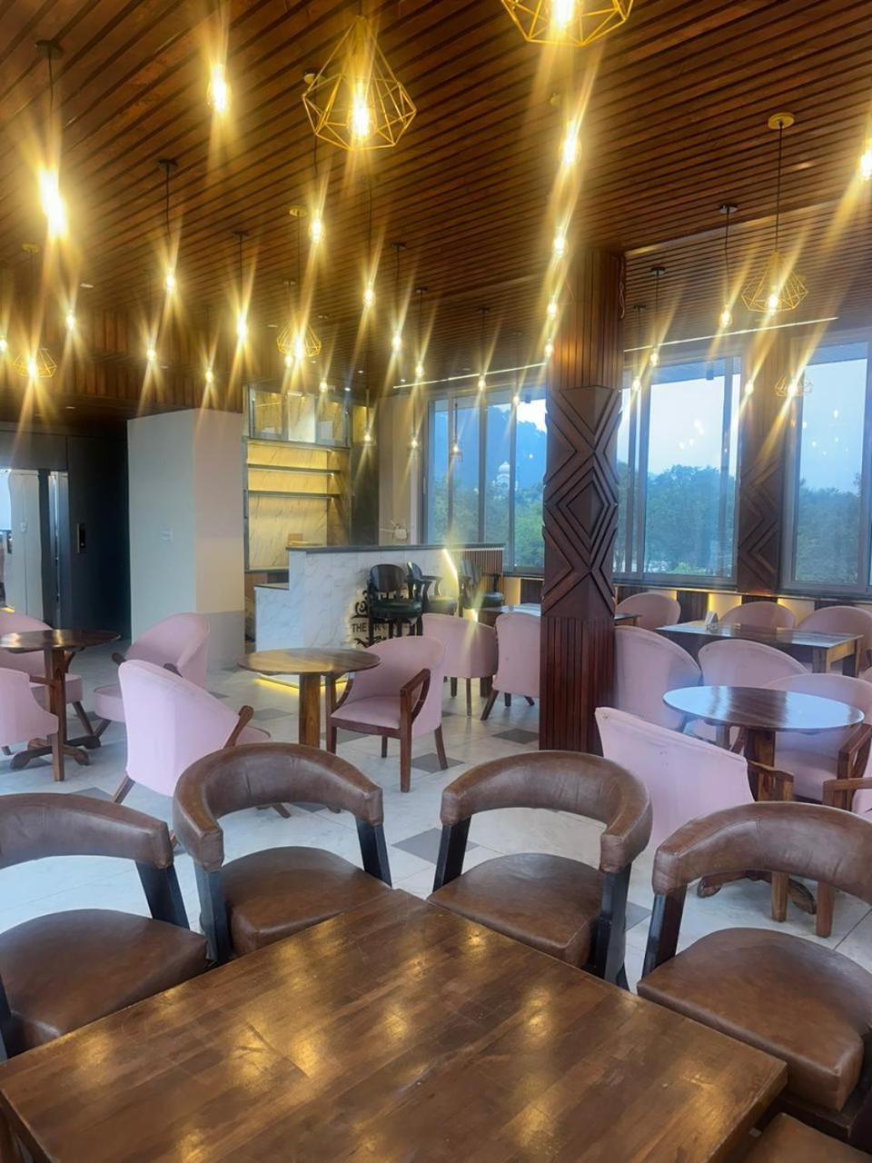 The Grand View Hotel Baijnath Bagian luar foto