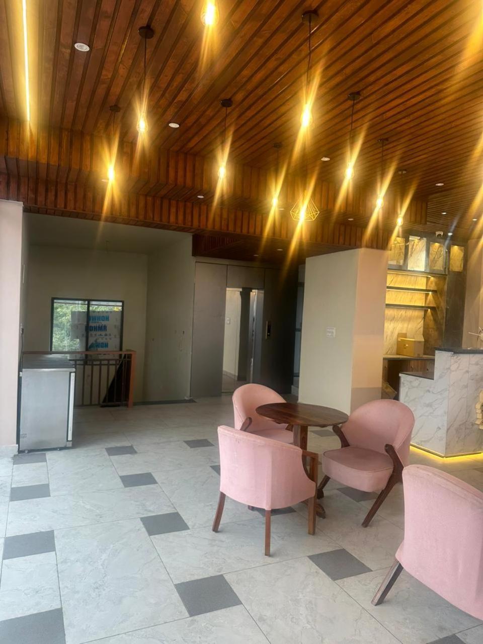 The Grand View Hotel Baijnath Bagian luar foto
