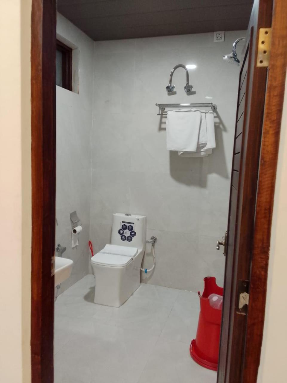 The Grand View Hotel Baijnath Bagian luar foto