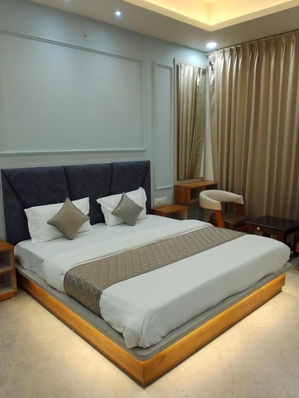 The Grand View Hotel Baijnath Bagian luar foto
