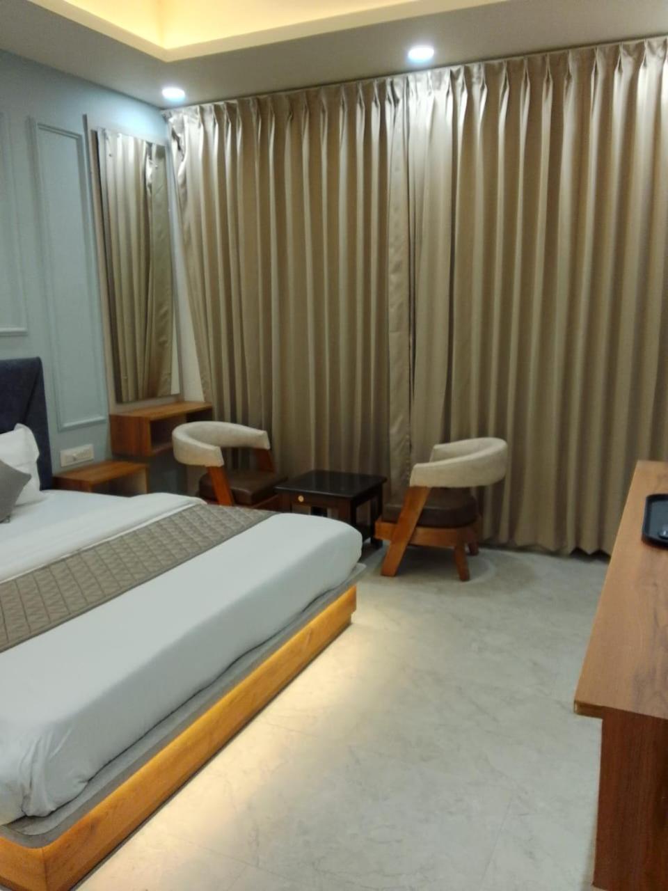 The Grand View Hotel Baijnath Bagian luar foto