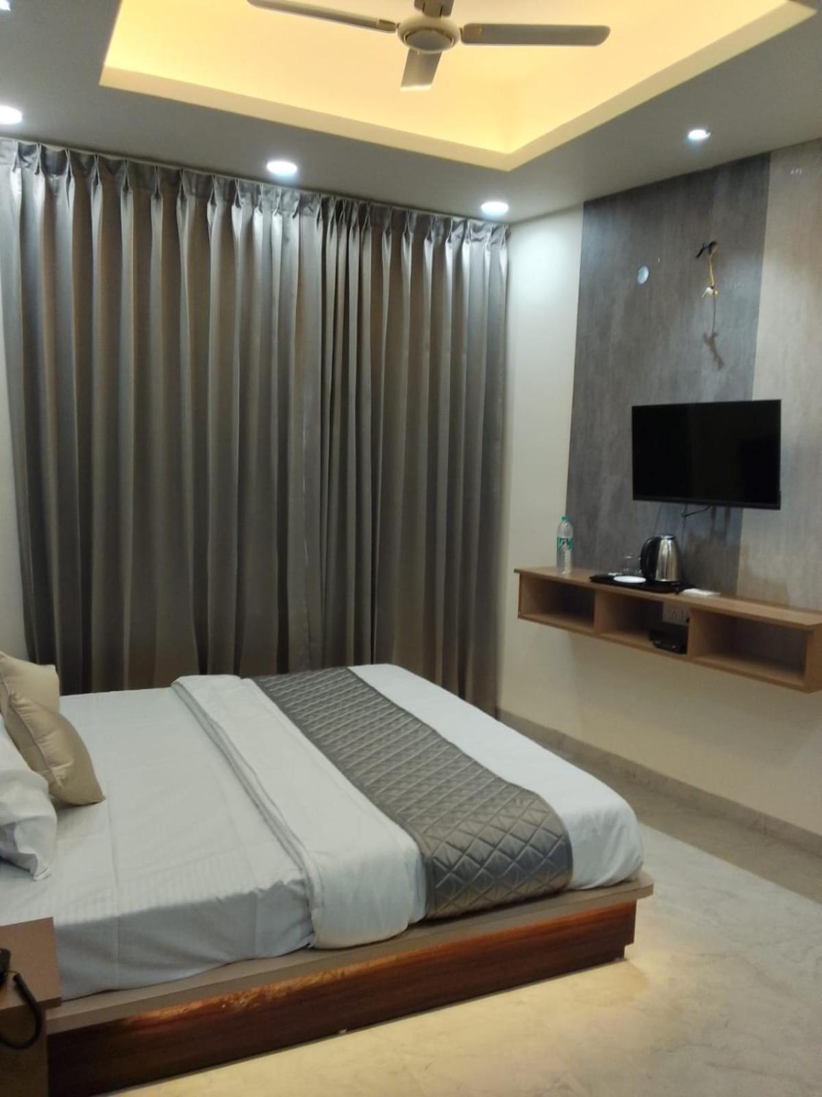 The Grand View Hotel Baijnath Bagian luar foto