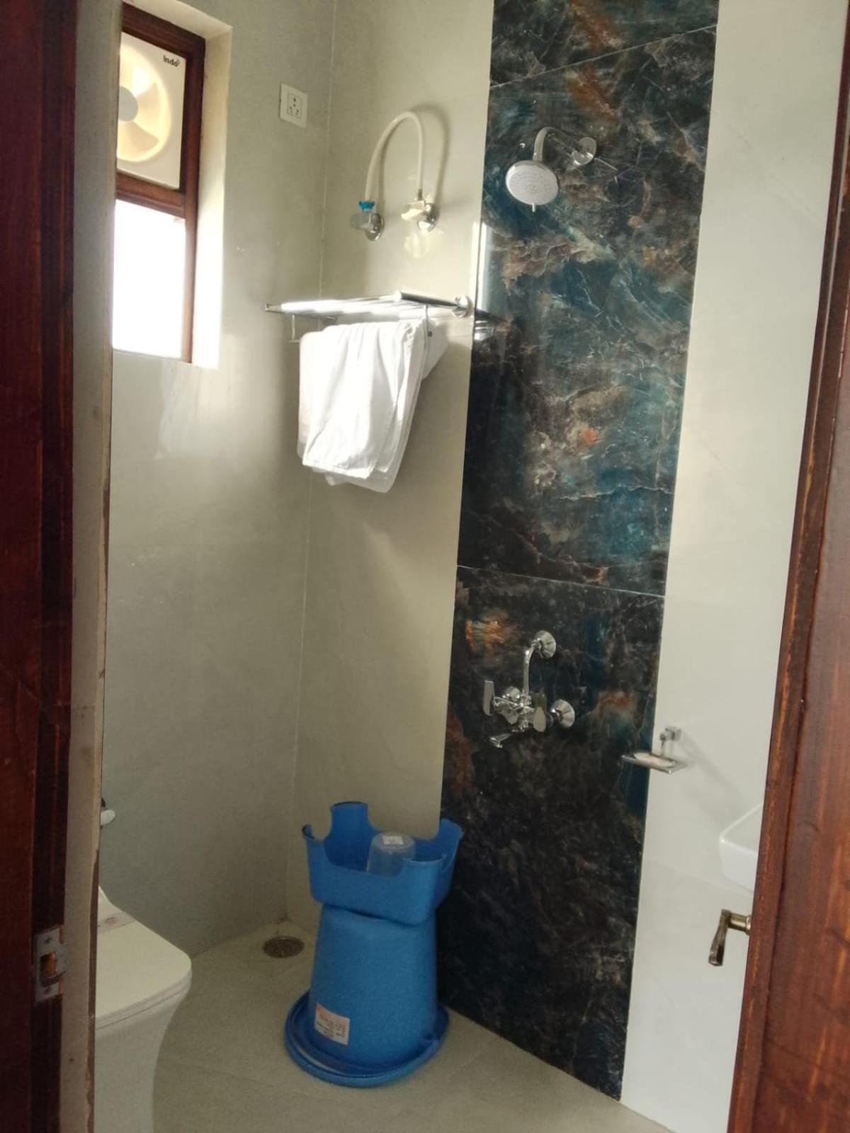 The Grand View Hotel Baijnath Bagian luar foto