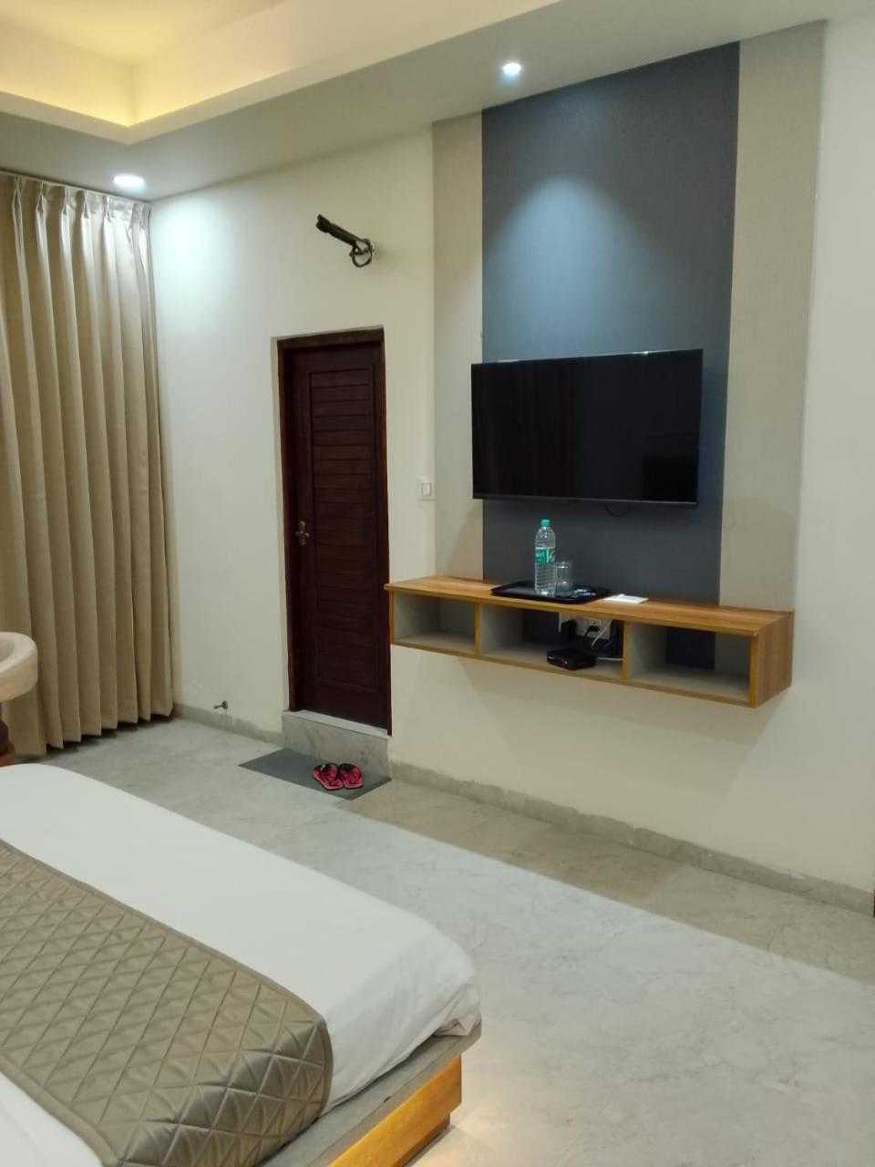 The Grand View Hotel Baijnath Bagian luar foto