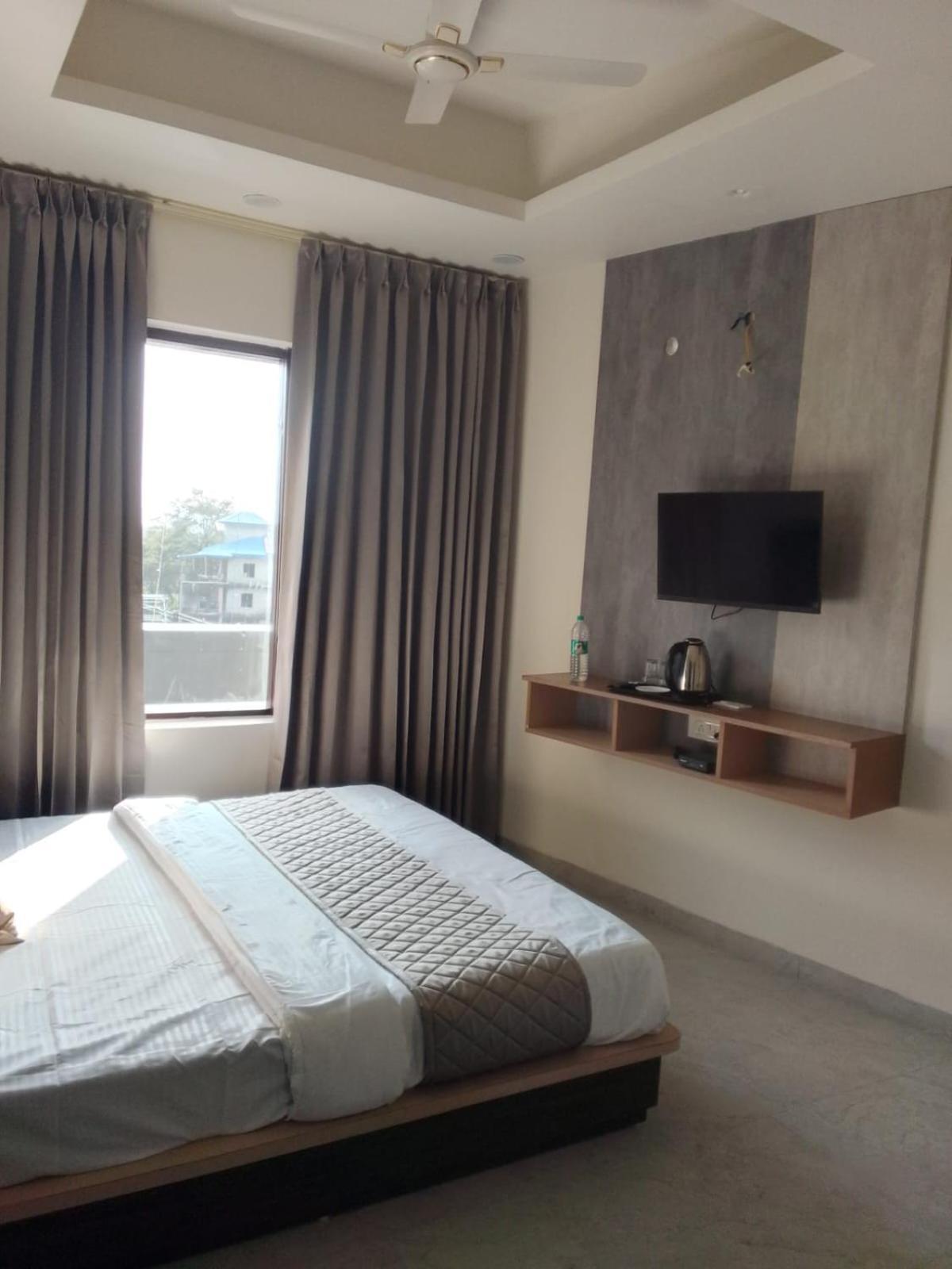 The Grand View Hotel Baijnath Bagian luar foto