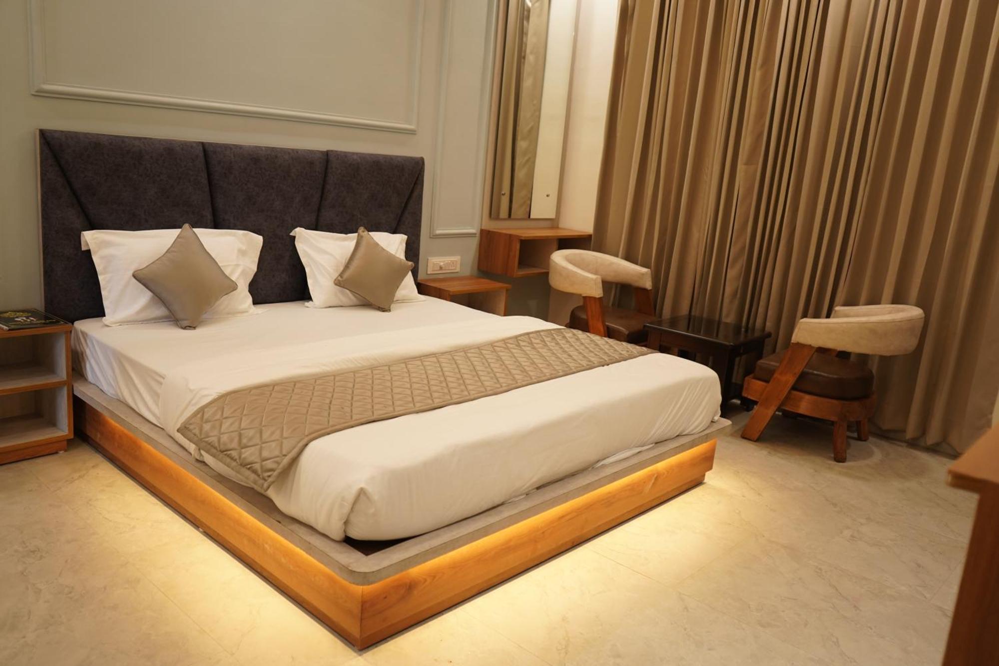 The Grand View Hotel Baijnath Bagian luar foto