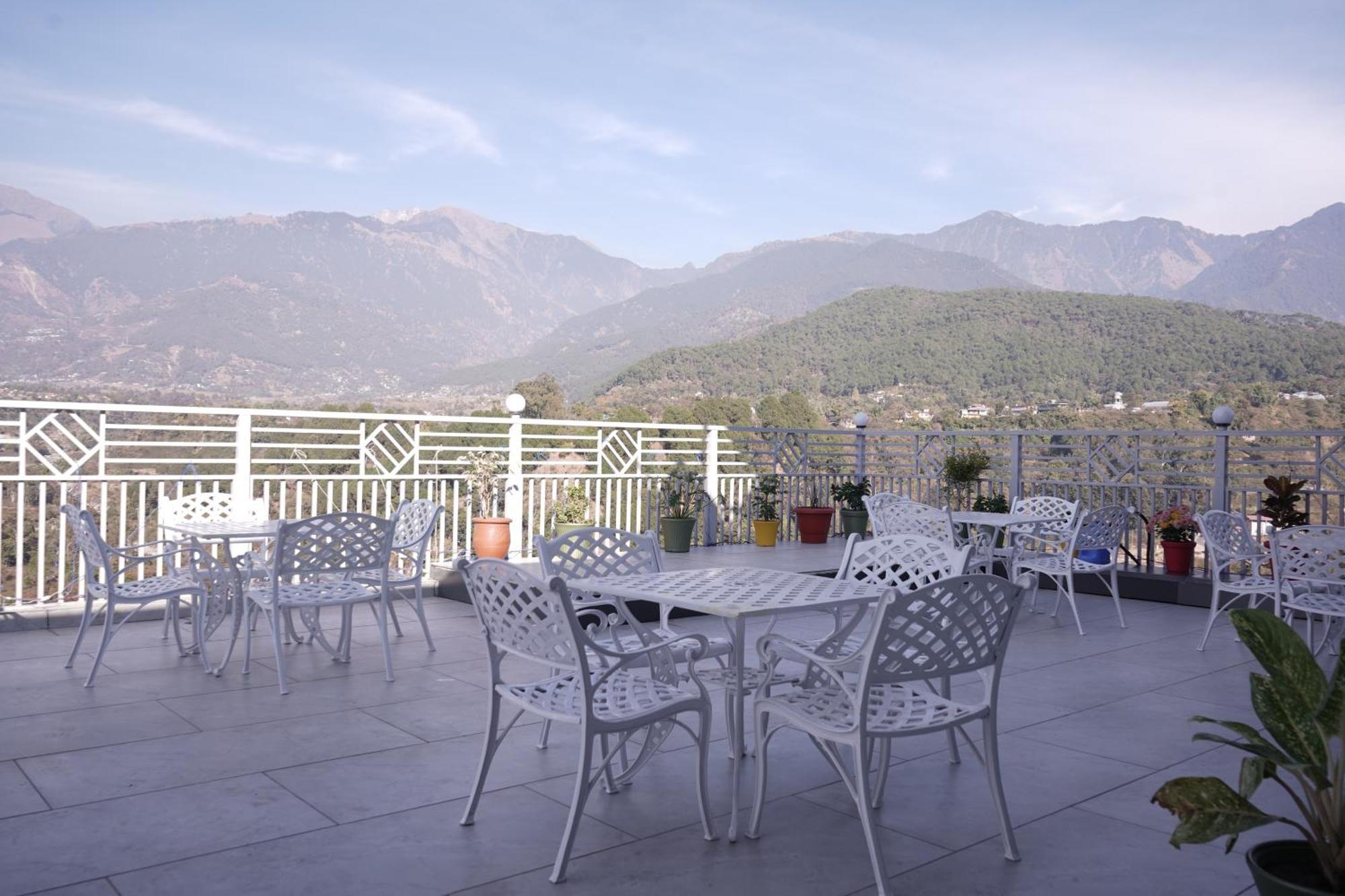 The Grand View Hotel Baijnath Bagian luar foto
