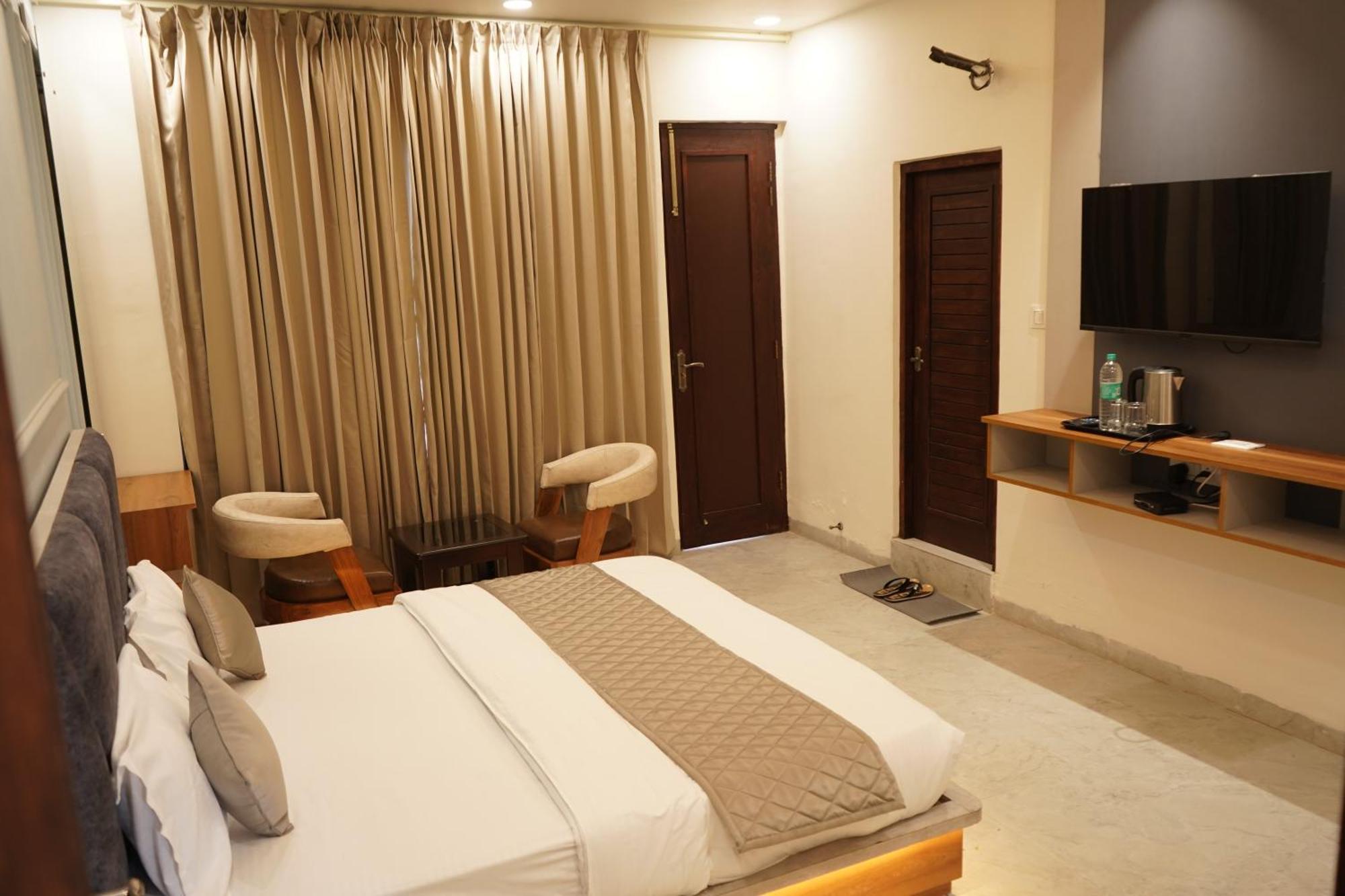 The Grand View Hotel Baijnath Bagian luar foto