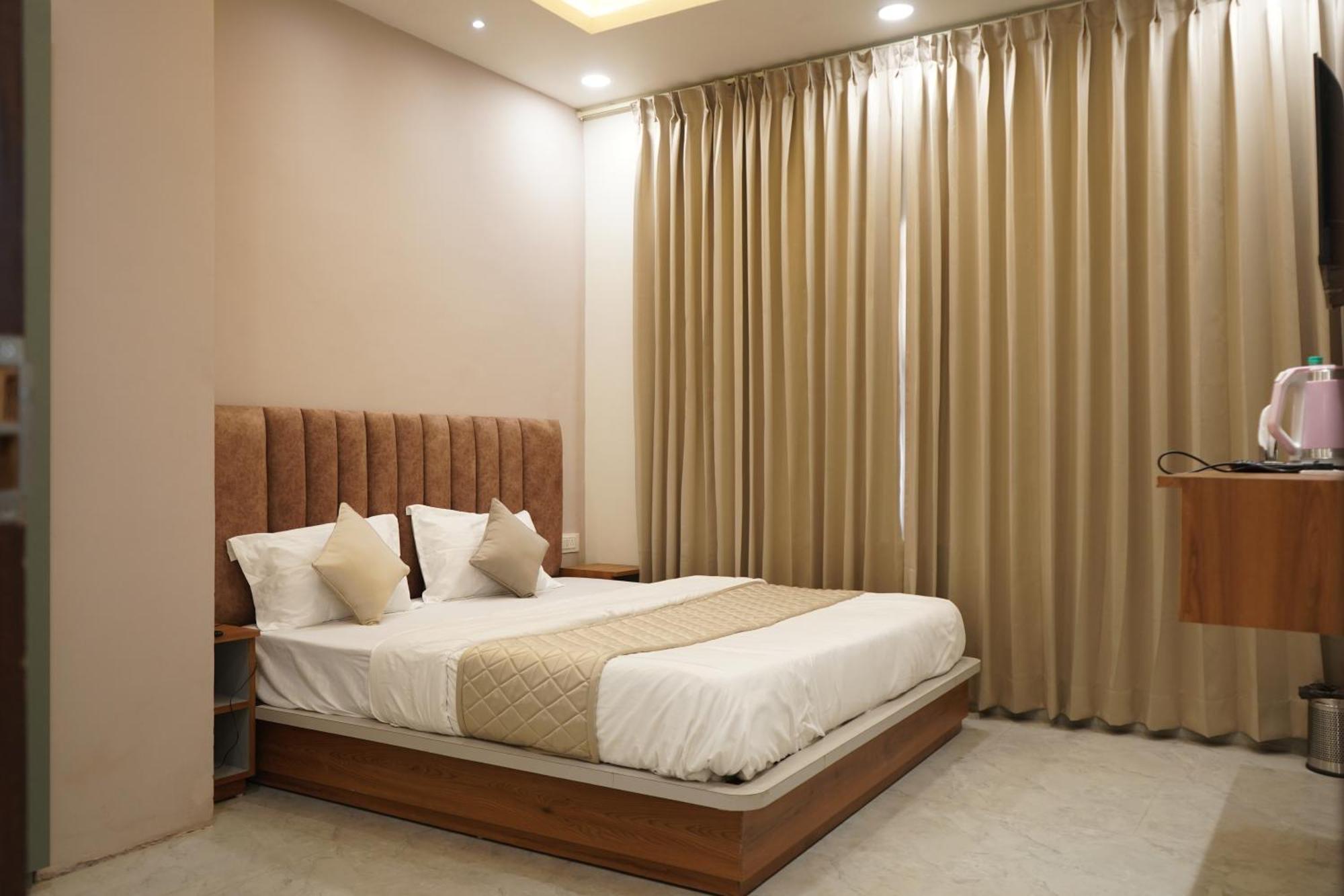 The Grand View Hotel Baijnath Bagian luar foto