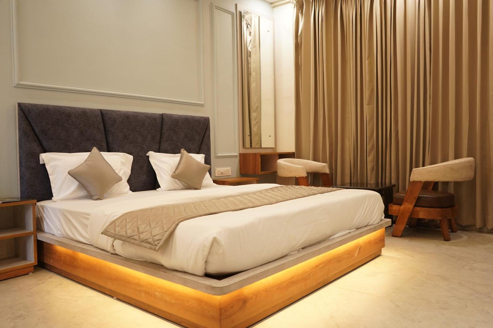 The Grand View Hotel Baijnath Bagian luar foto
