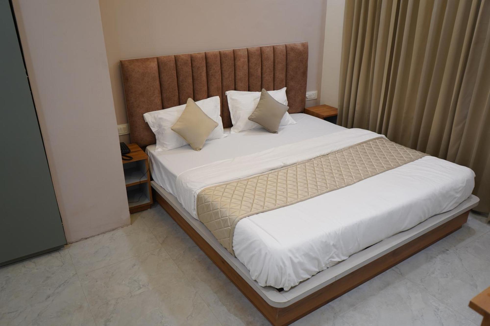 The Grand View Hotel Baijnath Bagian luar foto