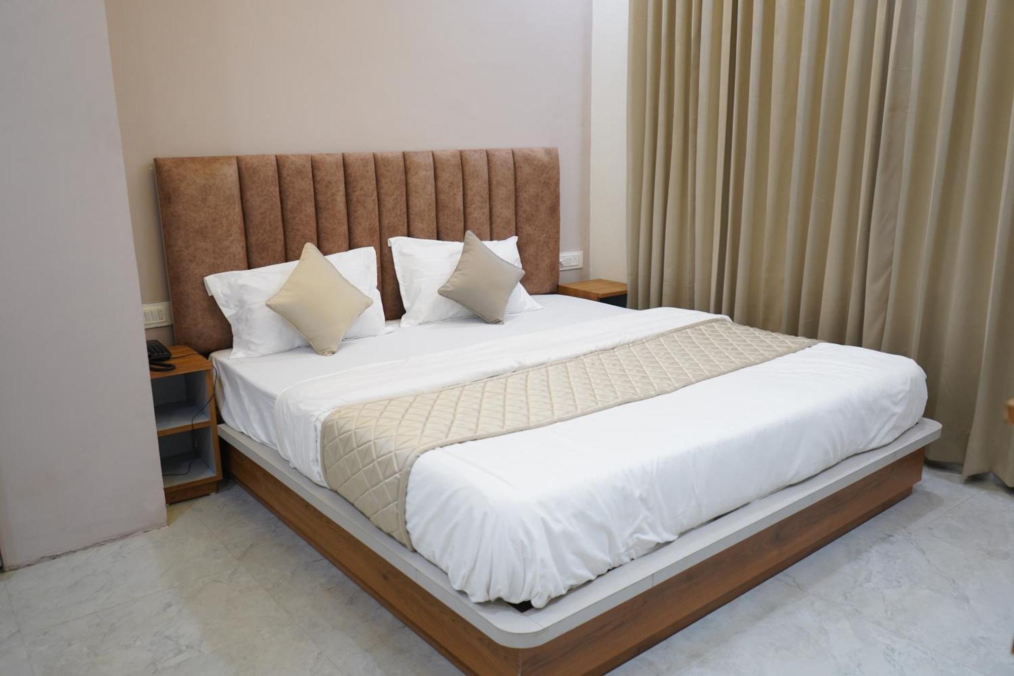The Grand View Hotel Baijnath Bagian luar foto
