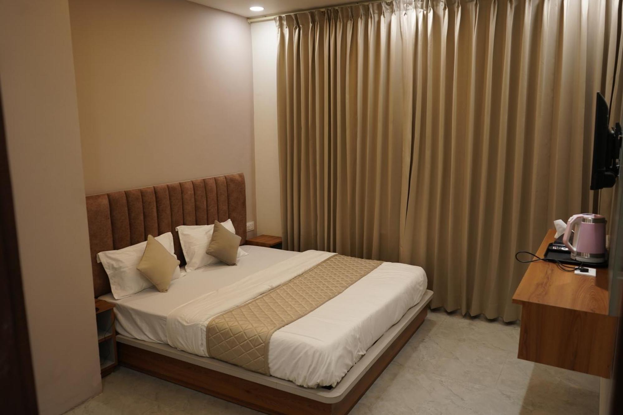 The Grand View Hotel Baijnath Bagian luar foto