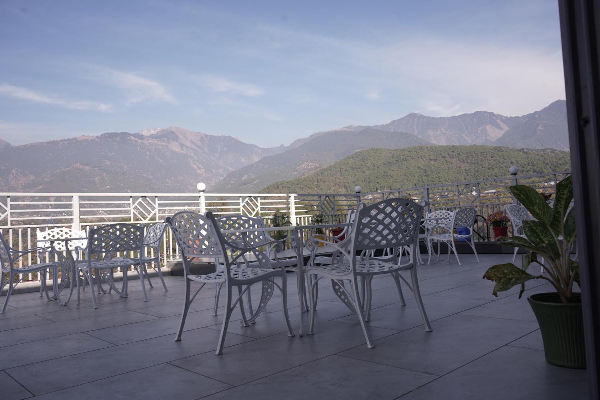 The Grand View Hotel Baijnath Bagian luar foto