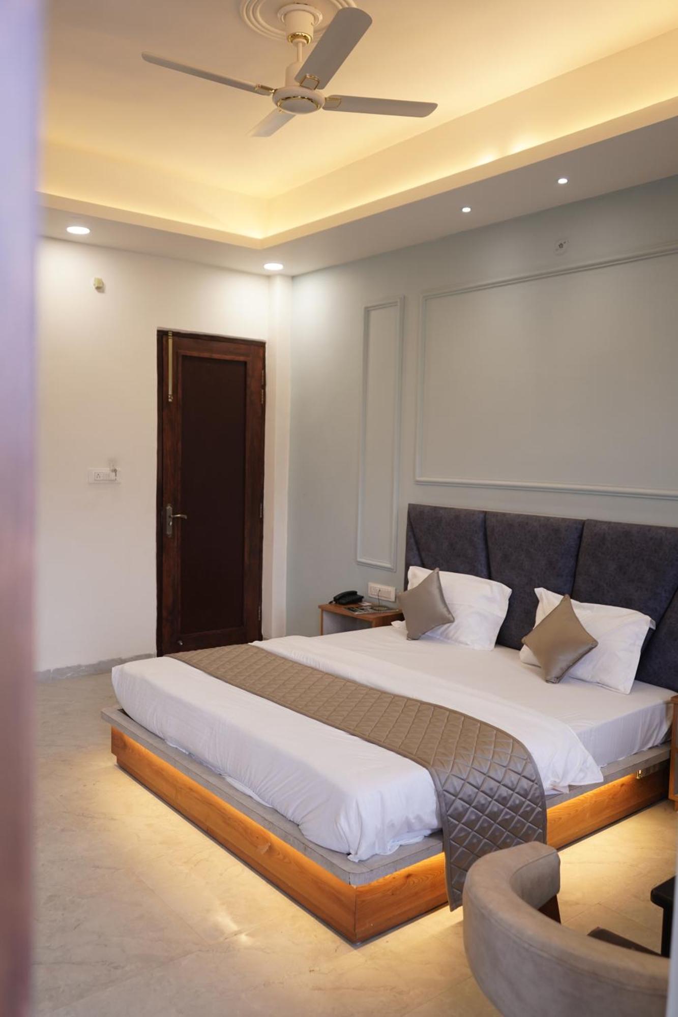 The Grand View Hotel Baijnath Bagian luar foto